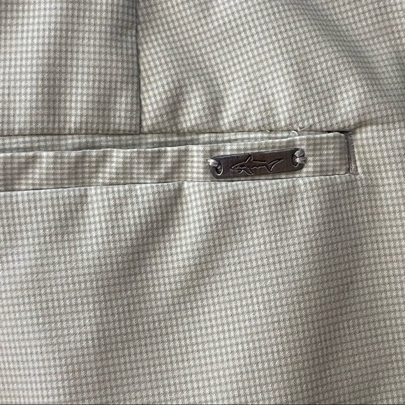 Greg Norman Golf Natural Performance Shorts Size 32 - Picture 6 of 7